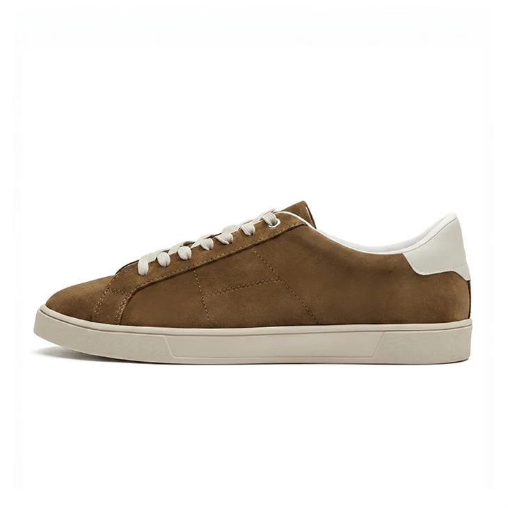 Platta sneakers i brun mocka för män-